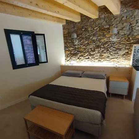 Emporda Apartament-peratallada Διαμέρισμα *