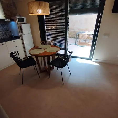 Emporda Apartament-peratallada Διαμέρισμα *